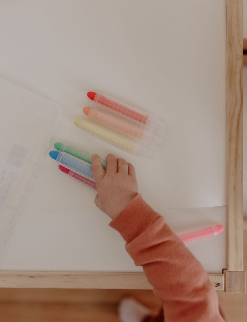 6 Retractable Washable Crayons + Pencil Case - MagPlay