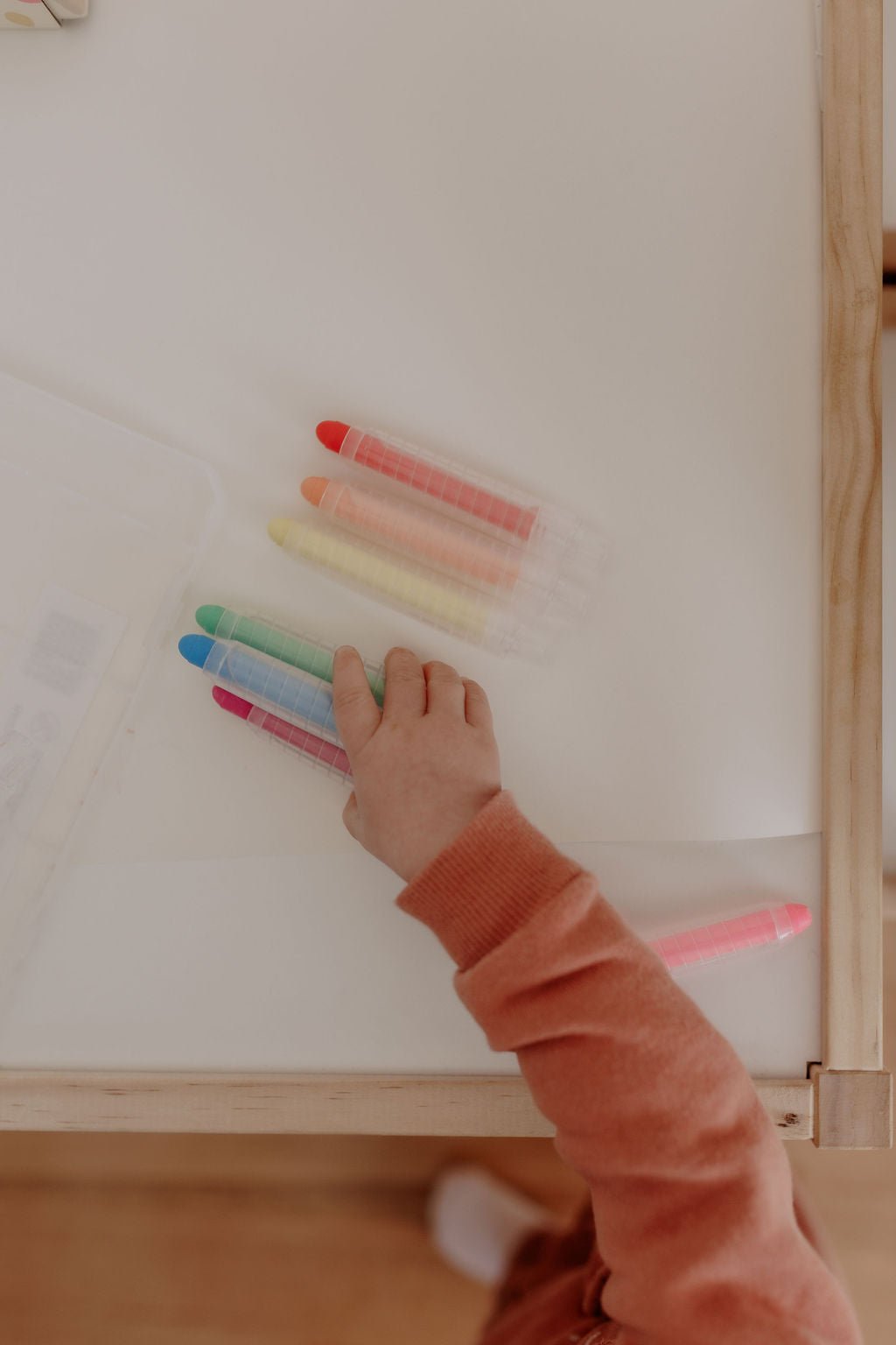 6 Retractable Washable Crayons + Pencil Case - MagPlay