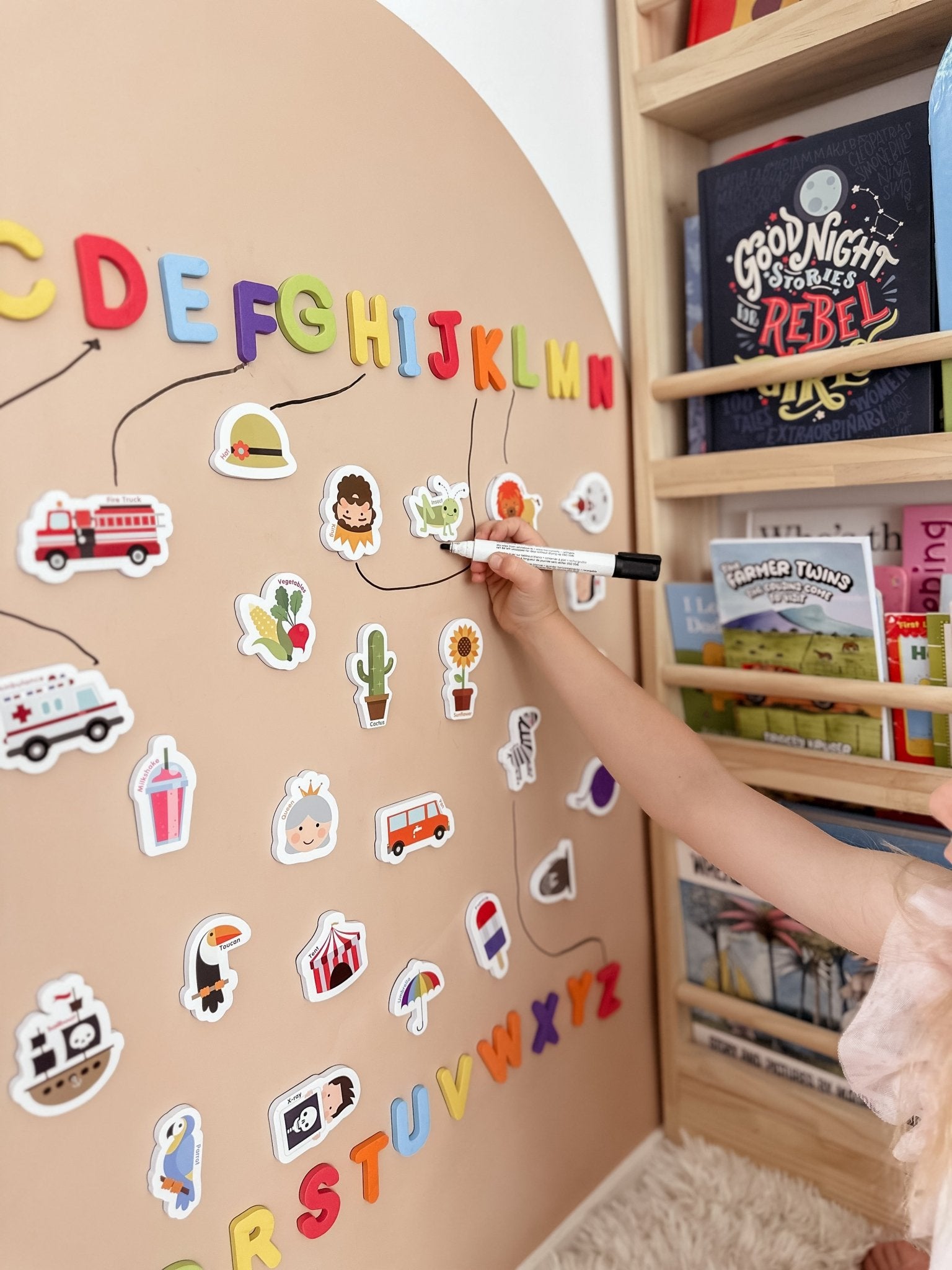 Curious Columbus - Magnetic Objects and Letters - MagPlay